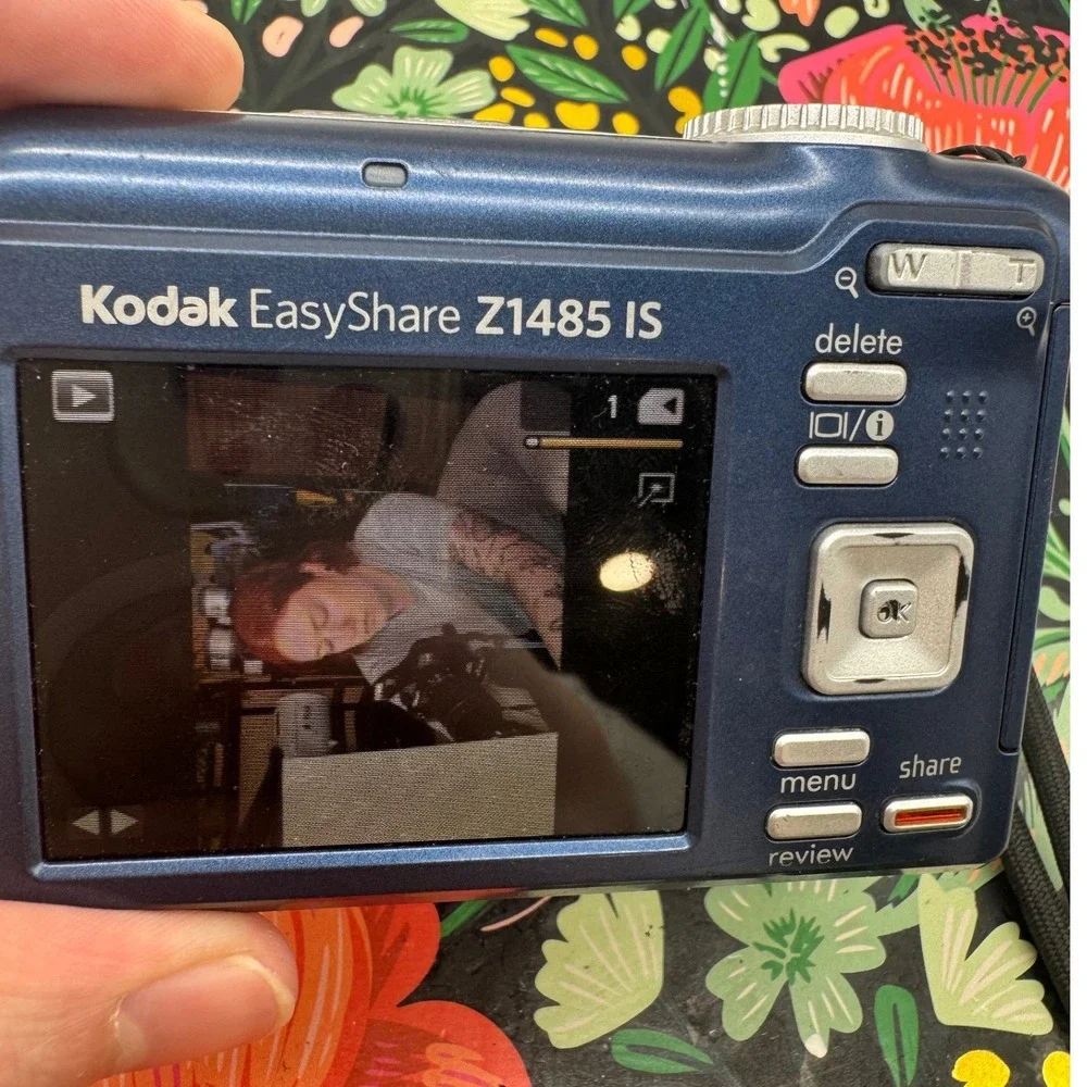 Kodak EasyShare Z1485 IS Digital Camera Blue 14MP 5x Optical Zoom HD Video